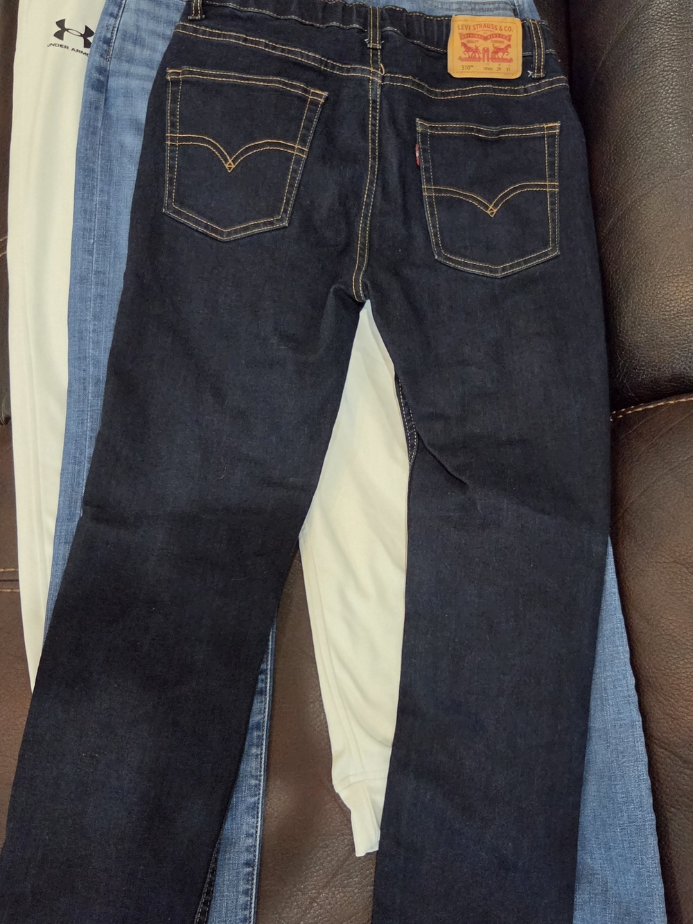 LIKE NEW!! Levi's/Lee Blue Young Men's. Cream Under Armour Joggers Small